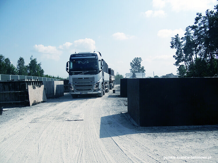 Transport szamb betonowych  w Sejnach